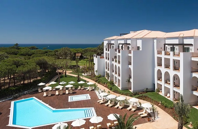 Pine Cliffes Residence