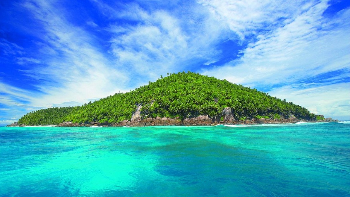 .  (Fregate Island)