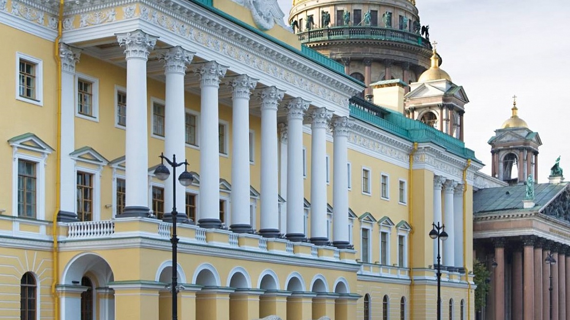 Four Seasons Lion Palace